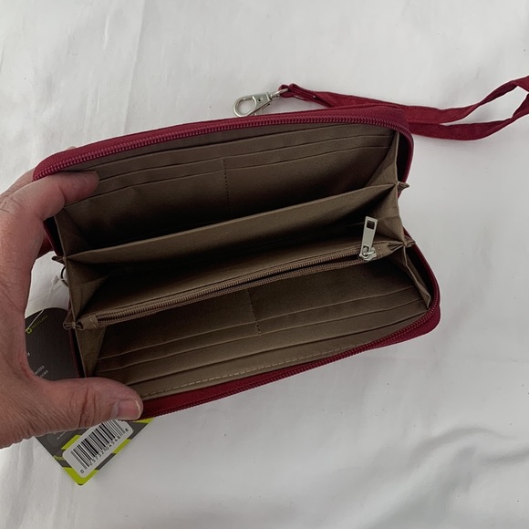 Travelon dark red wristlet - Picture 5 of 8